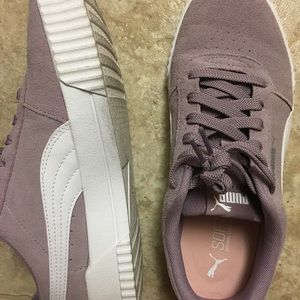 Women’s pumas carina